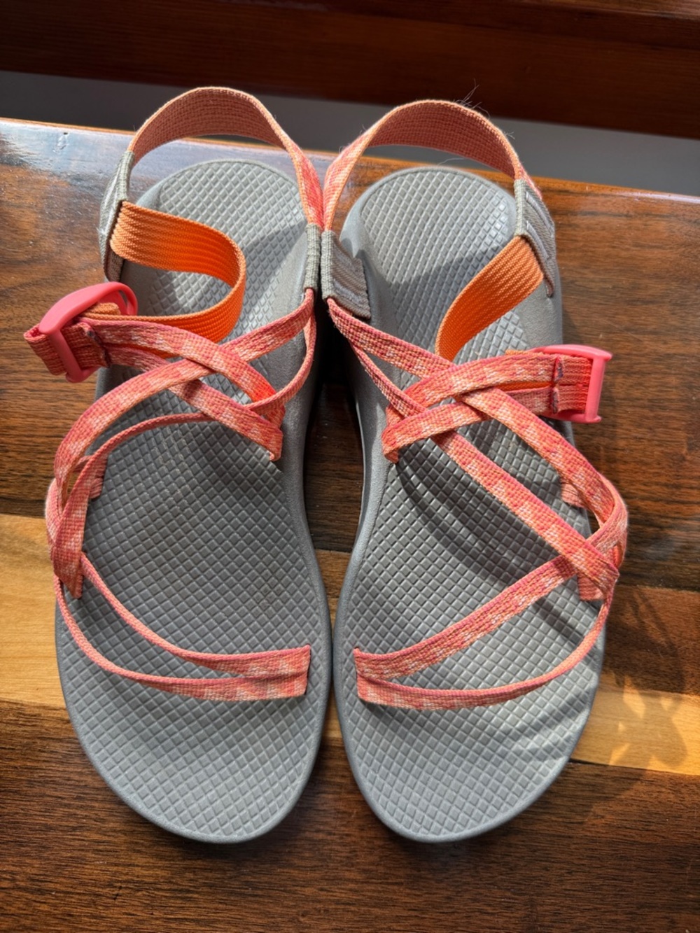 Chaco Women's Dart Peach ZX1 Strappy Sandals - like new!